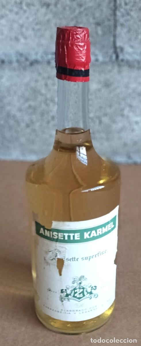 Coleccionismo de vinos y licores: Botella ANISETTE KARMEL -- llena -- elaborado Zugazagetia y Legarza Bilbao