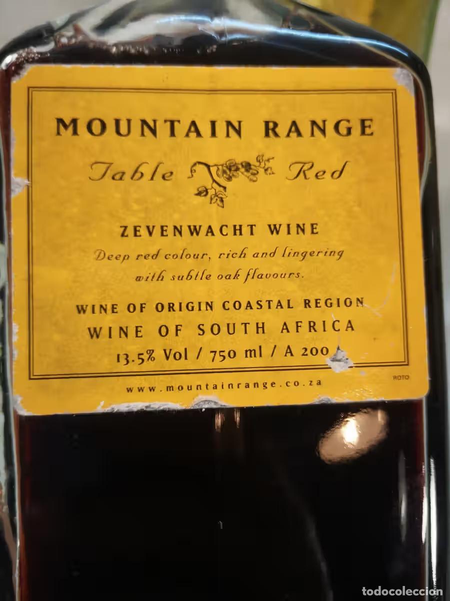 Coleccionismo de vinos y licores: Vino coleccionable Zevenwacht Moutain Range - Botellas &uacute;nicas en forma de monta&ntilde;a de mesa -