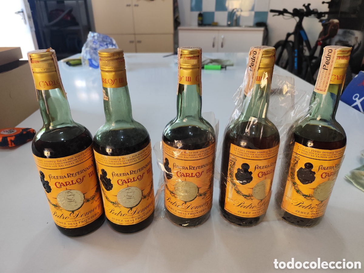Coleccionismo de vinos y licores: Lote 5 botellas antiguas Brandy Carlos III Pedro Domecq &ndash; Precintos 4 pesetas &ndash; a&ntilde;os 70