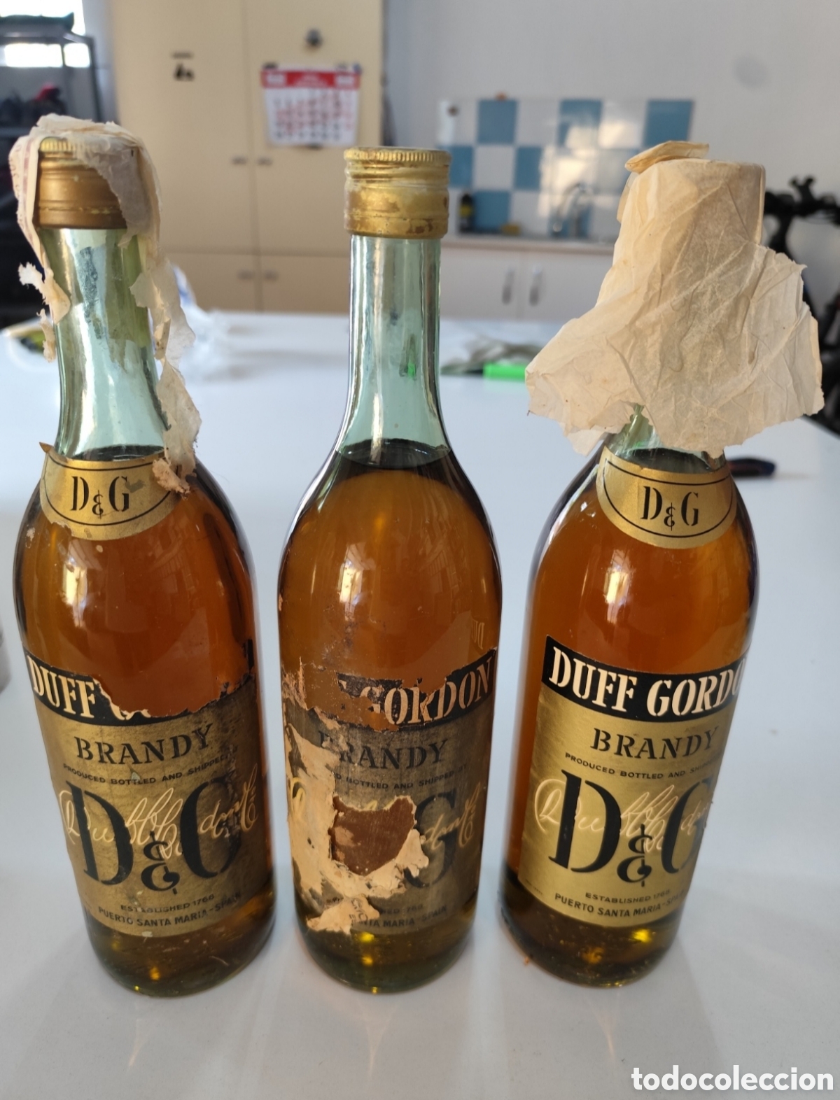 Coleccionismo de vinos y licores: 3 Botellas Brandy Duff Gordon D&G 1 Litro &ndash; Dos con Precinto 4 Pesetas &ndash; A&ntilde;os 70