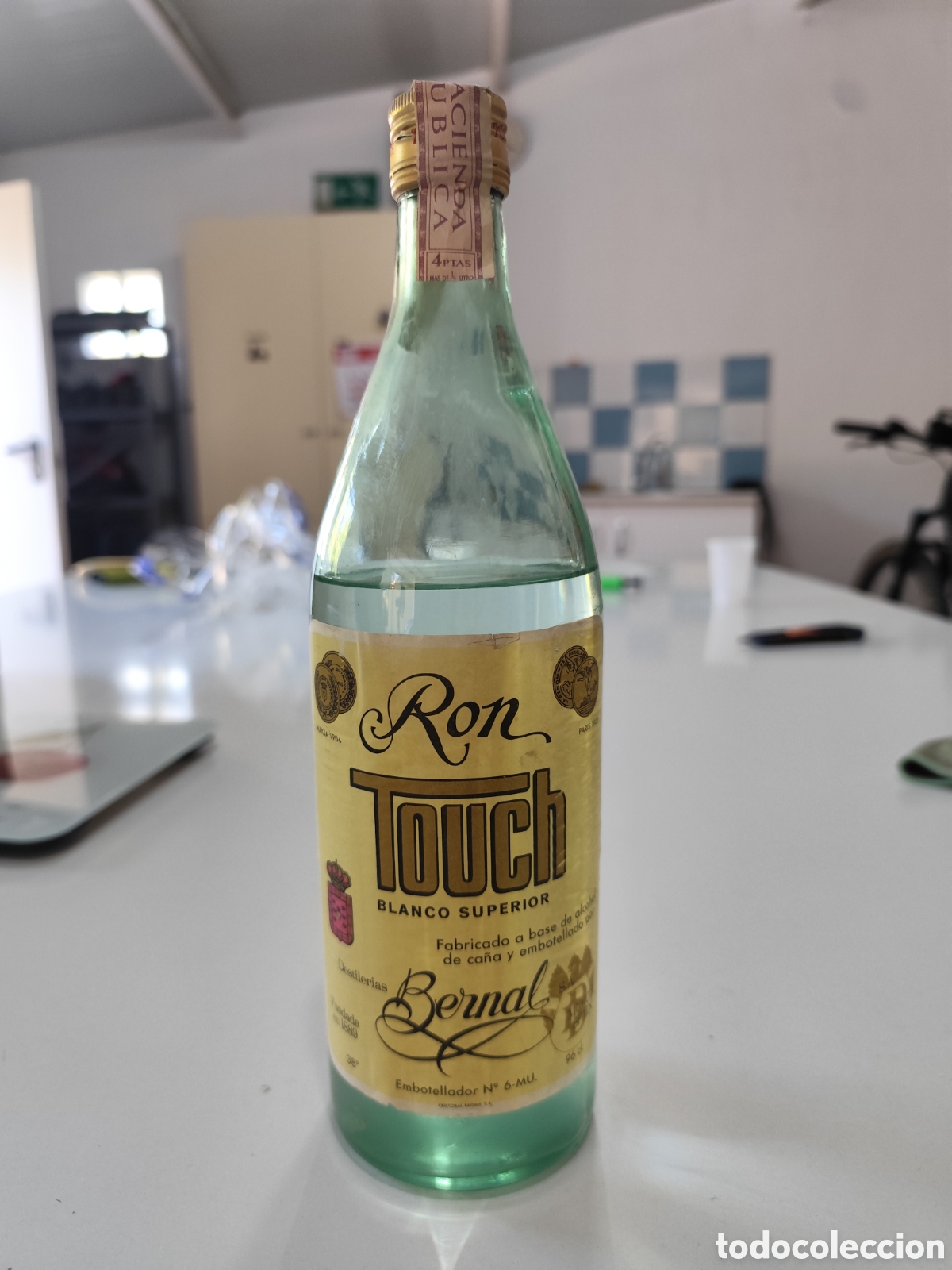 Coleccionismo de vinos y licores: Ron Touch Blanco Superior &ndash; Destiler&iacute;as Bernal Murcia &ndash; Botella Antigua Precintada &ndash; 4 Pesetas