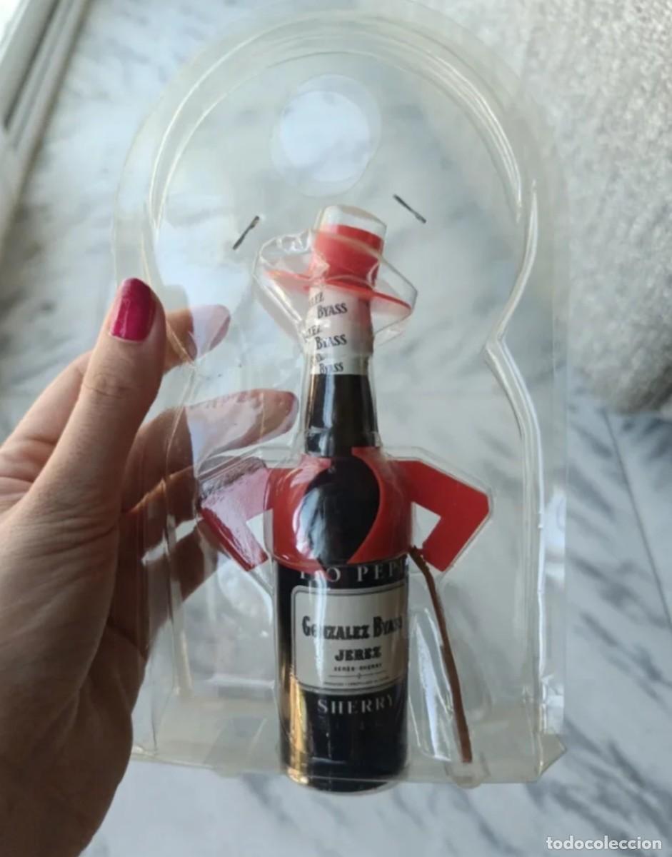 Coleccionismo de vinos y licores: Botella mini fino T&iacute;o Pepe de Gonz&aacute;lez Byass vintage