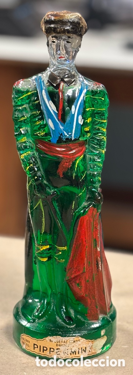 Coleccionismo de vinos y licores: ANTIGUA BOTELLA FIGURATIVA TORERO - PIPPERMINT NOGUERAS COMAS (BARCELONA). LLENA Y SELLADA.