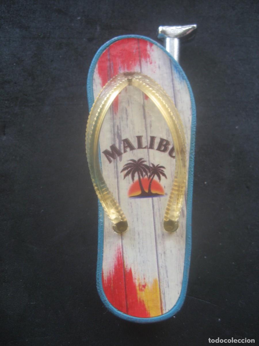 Coleccionismo de vinos y licores: MECHERO, ENCENDEDOR MALIBU. N&ordm;3 CHANCLETA