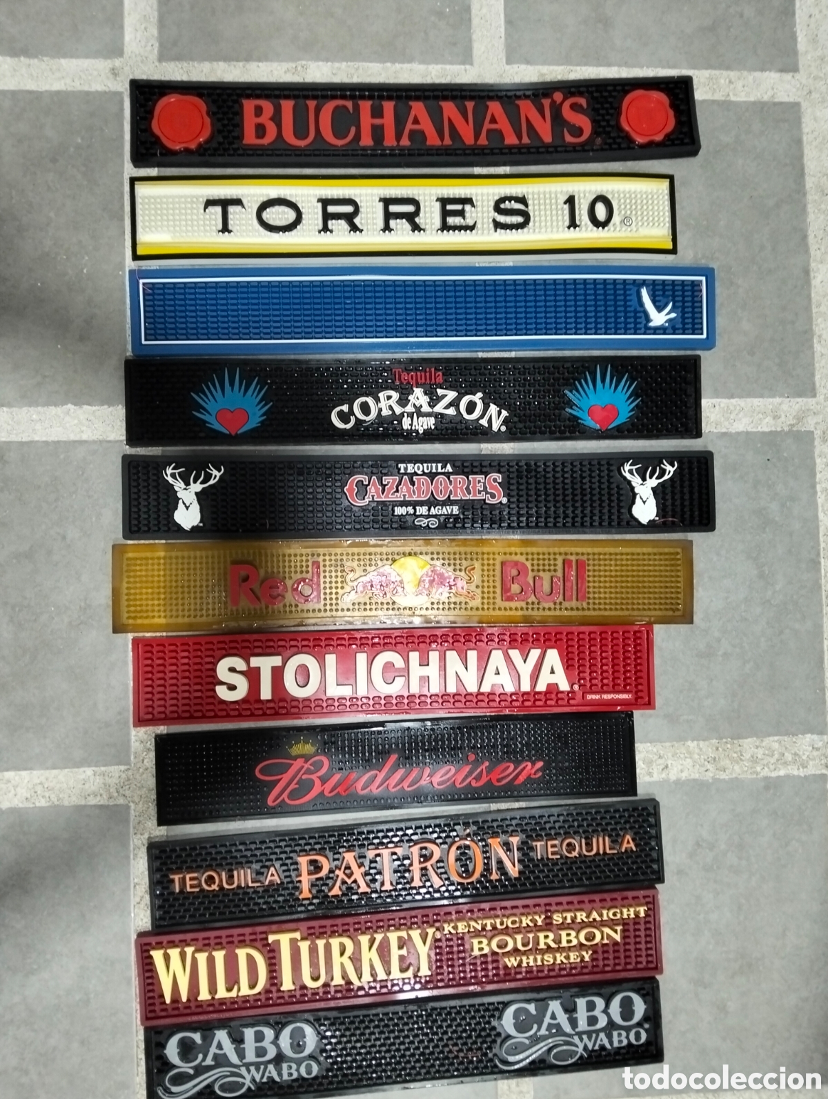 Coleccionismo de vinos y licores: [LOTE] 11 Alfombrillas / Tapetes de Goma para Barra de Bar (Bar Mats) - Marcas de Bebidas