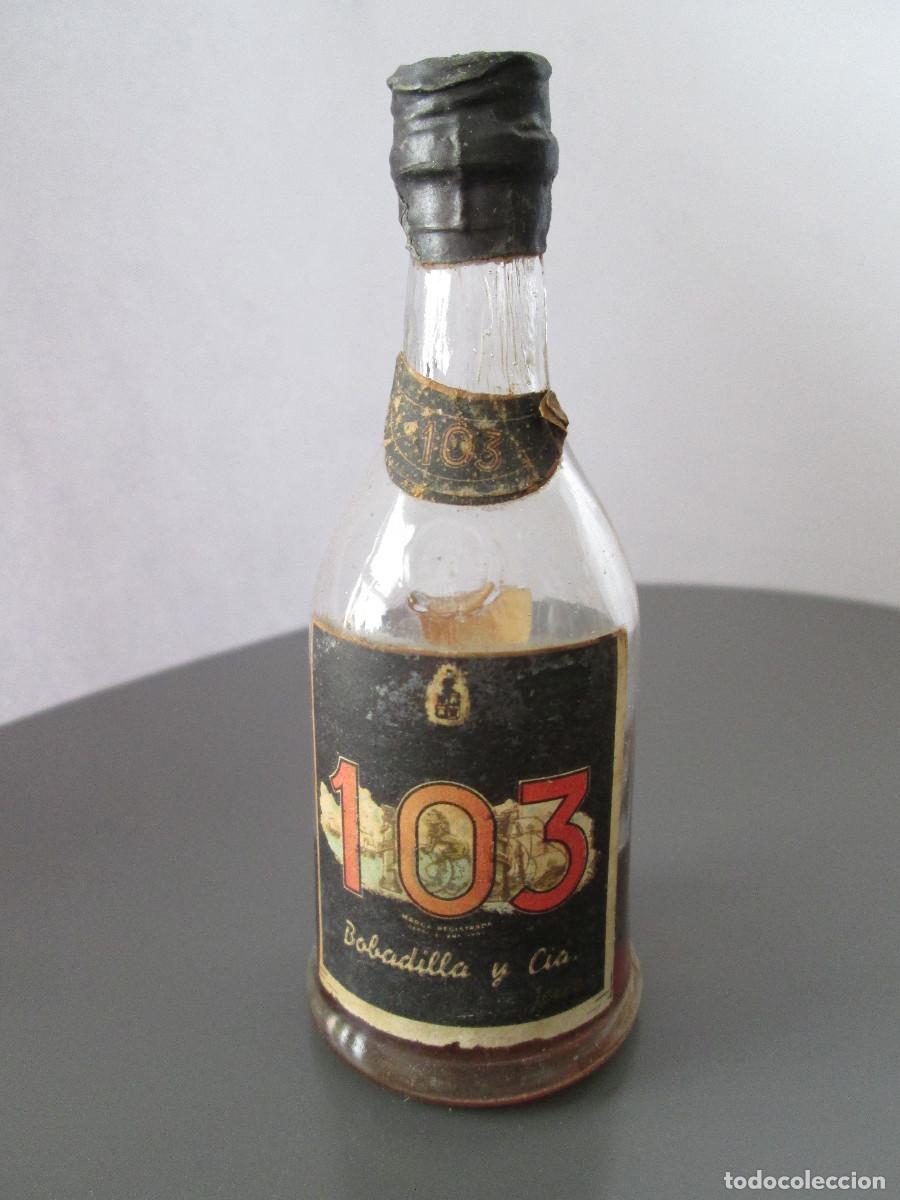 Coleccionismo de vinos y licores: BOTELLIN MINIATURA LICOR - BRANDY 103 - BOBADILLA - CASI VACIA