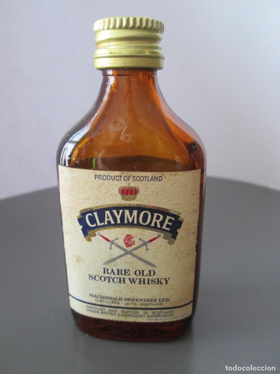 Colecionismo de vinhos e licores: BOTELLIN MINIATURA LICOR - CLAYMORE - RARE OLD SCOTCH WHISKY - CASI LLENA