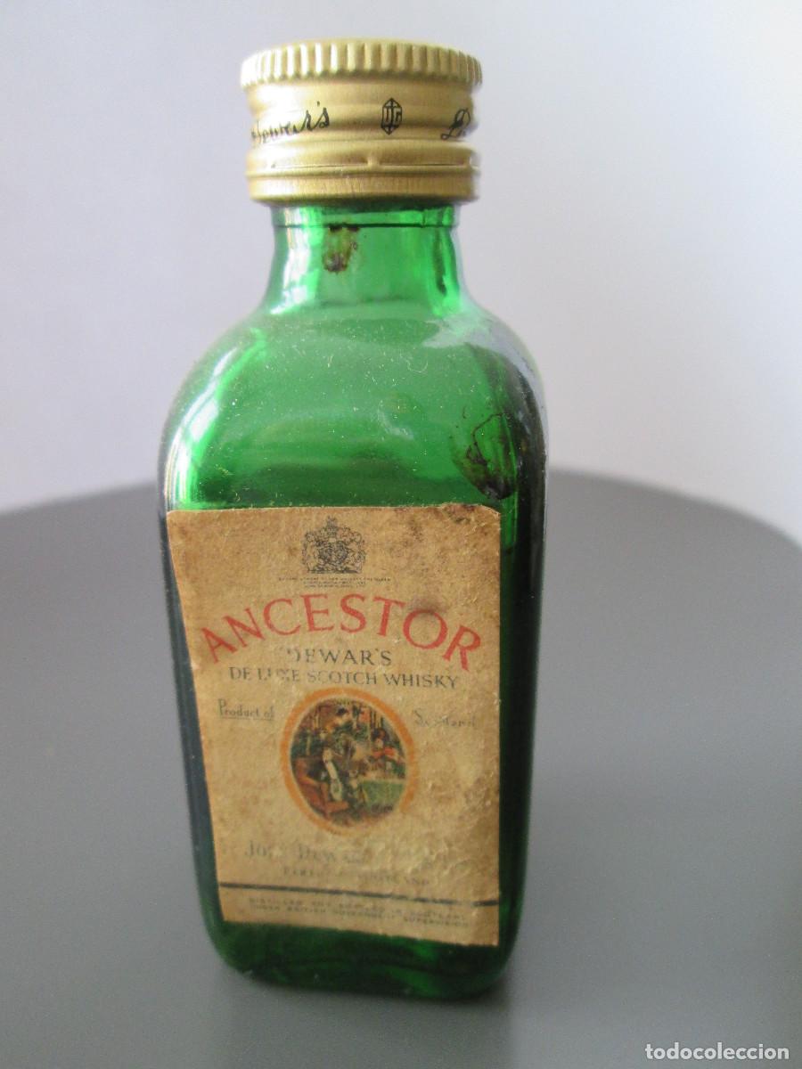 Collection of wines and liquors: BOTELLIN MINIATURA LICOR - ANCESTOR - DEWAR'S - DE LUXE SCOTH WHISKY - MEDIADA
