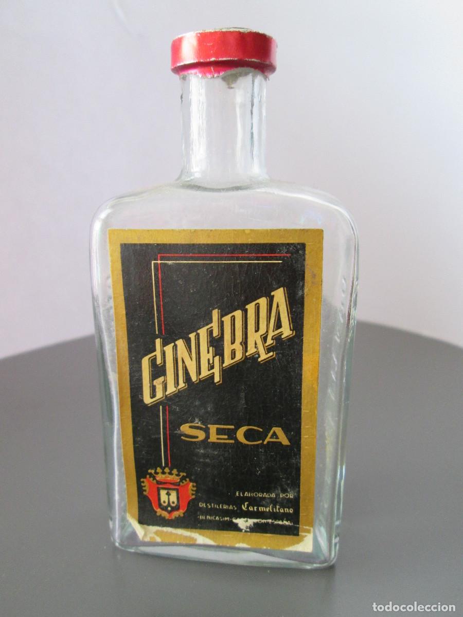 Coleccionismo de vinos y licores: BOTELLIN MINIATURA LICOR - GINEBRA SECA - DESTILERIAS CARMELITANO - BENICASIM - VACIA