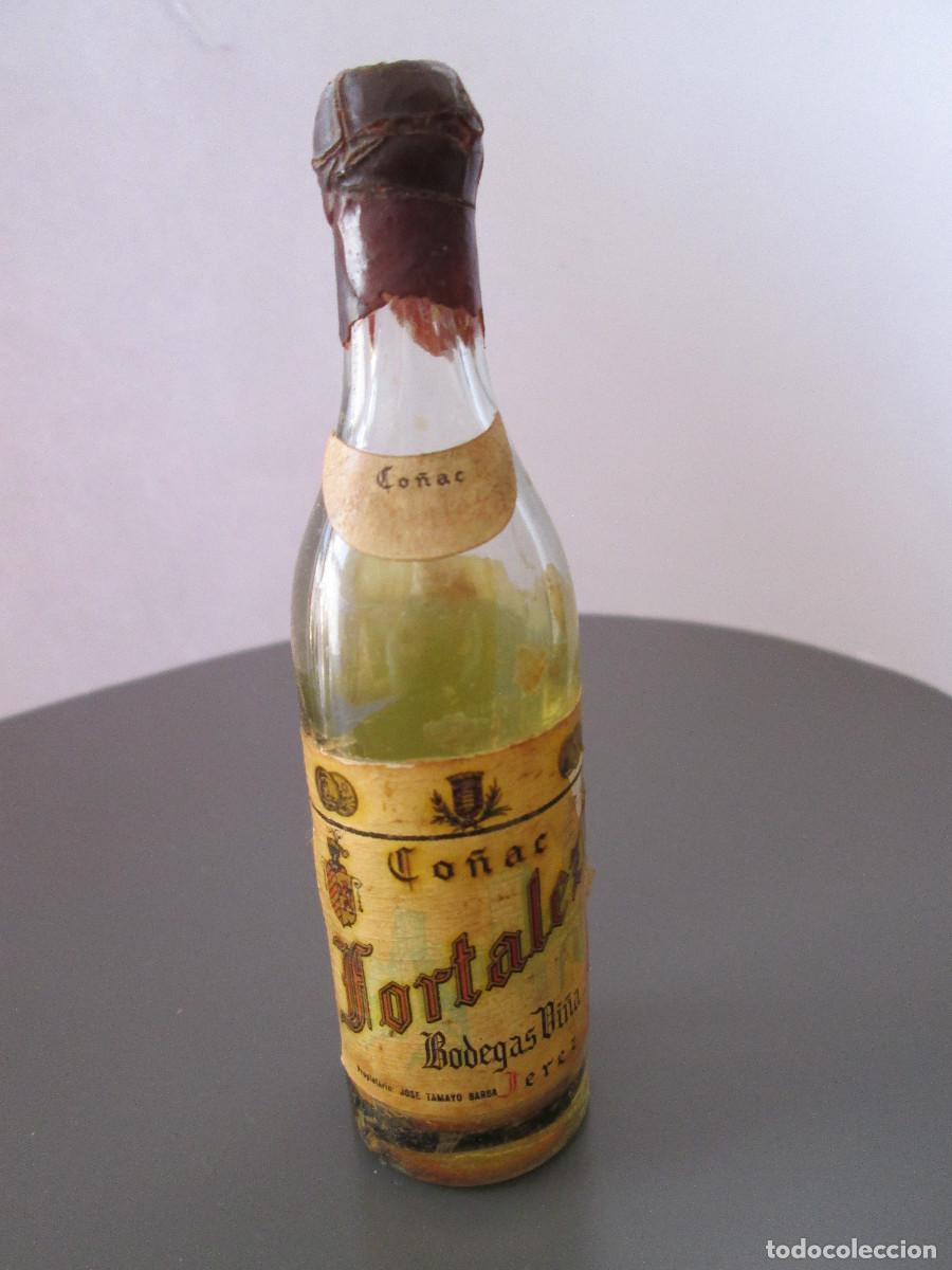Coleccionismo de vinos y licores: BOTELLIN MINIATURA LICOR - CO&Ntilde;AC FORTALEZA - BODEGAS VI&Ntilde;A JEREZ - VACIA