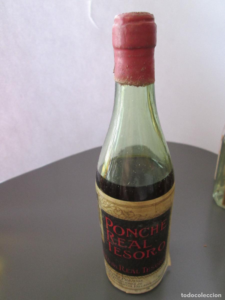 Coleccionismo de vinos y licores: BOTELLIN MINIATURA LICOR - PONCHE REAL TESORO - CASI LLENA