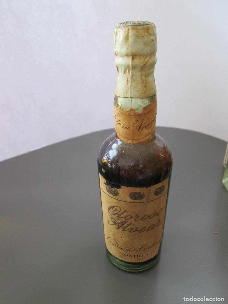 Coleccionismo de vinos y licores: BOTELLIN MINIATURA LICOR - OLOROSO ALVEAR - CONDE DE LA CORTINA - MONTILLA - CASI LLENA
