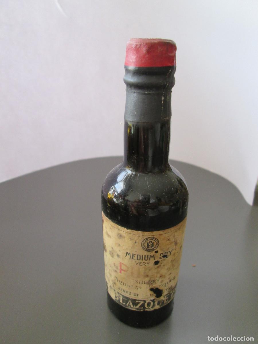 Coleccionismo de vinos y licores: BOTELLIN MINIATURA LICOR - MEDIUM DRY AGUSTIN BLAZQUEZ - JEREZ DE LA FRONTERA