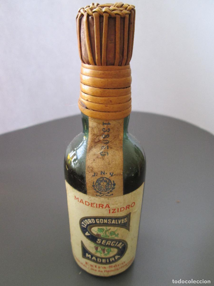 Coleccionismo de vinos y licores: BOTELLIN MINIATURA LICOR - MADEIRA IZIDRO - EXTRA SECO - FUNCHAL