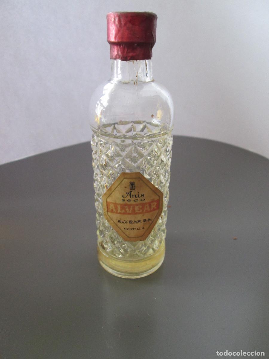 Coleccionismo de vinos y licores: BOTELLIN MINIATURA LICOR - ANIS ALVEAR - MONTILLA - VACIA