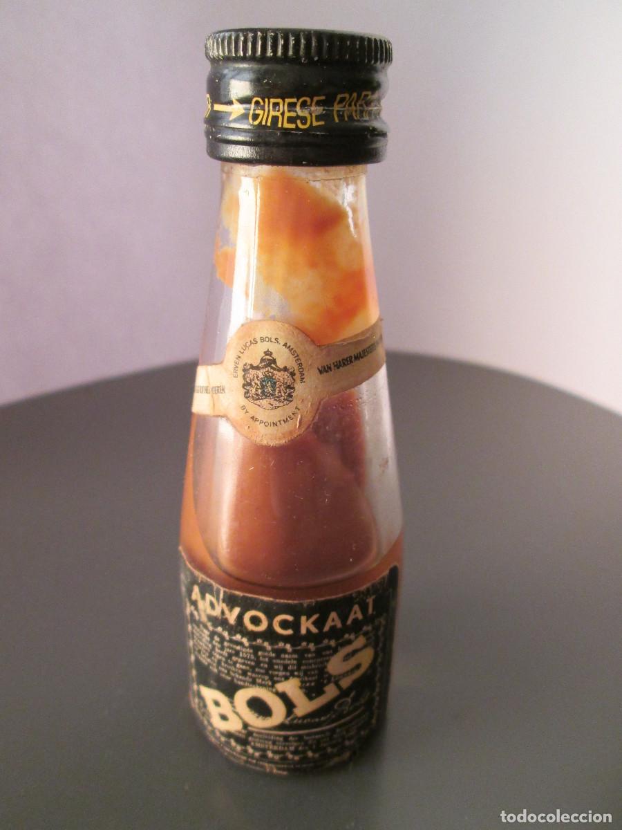 Coleccionismo de vinos y licores: BOTELLIN MINIATURA LICOR - ADVOCKAAT - BOLS - LQUIDO SOLIDIFICADO
