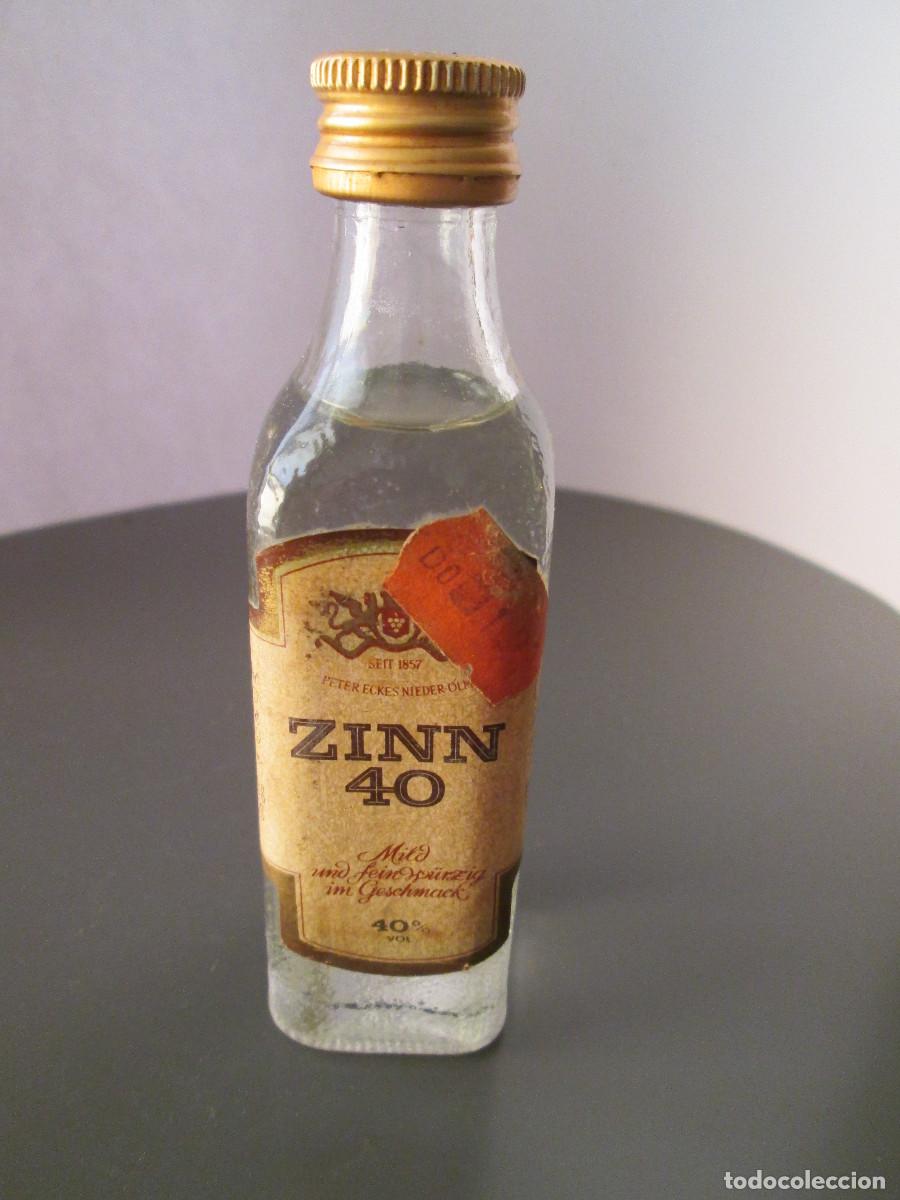 Coleccionismo de vinos y licores: BOTELLIN MINIATURA LICOR - ZINN 40 - LLENA