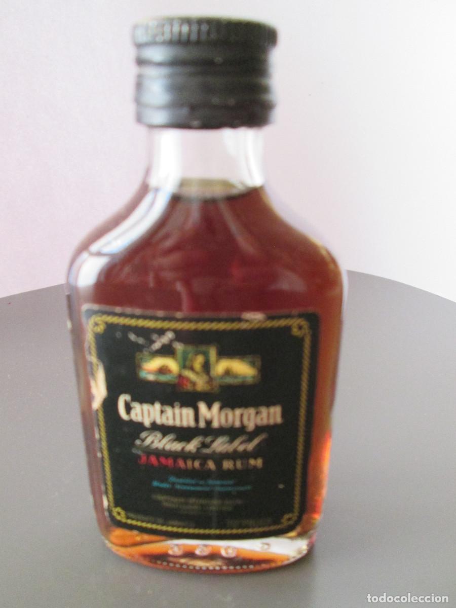 Coleccionismo de vinos y licores: BOTELLIN MINIATURA LICOR - CAPTAIN MORGAN - BLACK LEVEL - JAMAICA RUM - LLENA
