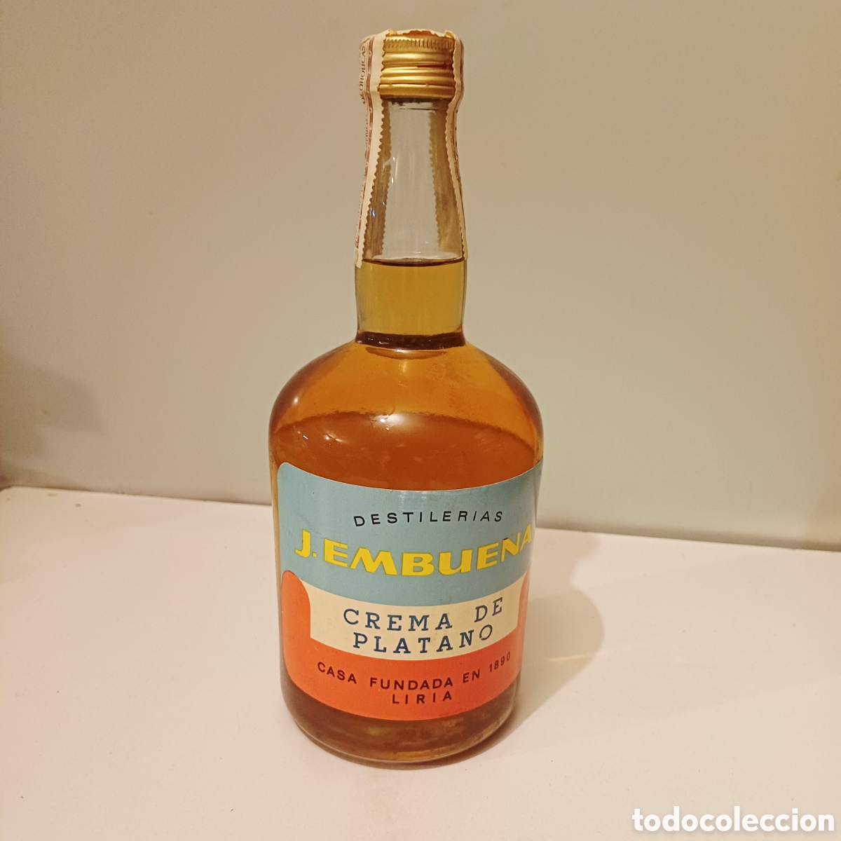 Collezionismo di vini e liquori: Botella licor crema de platano J.Embuena casa fundada en 1890 Liria precintada