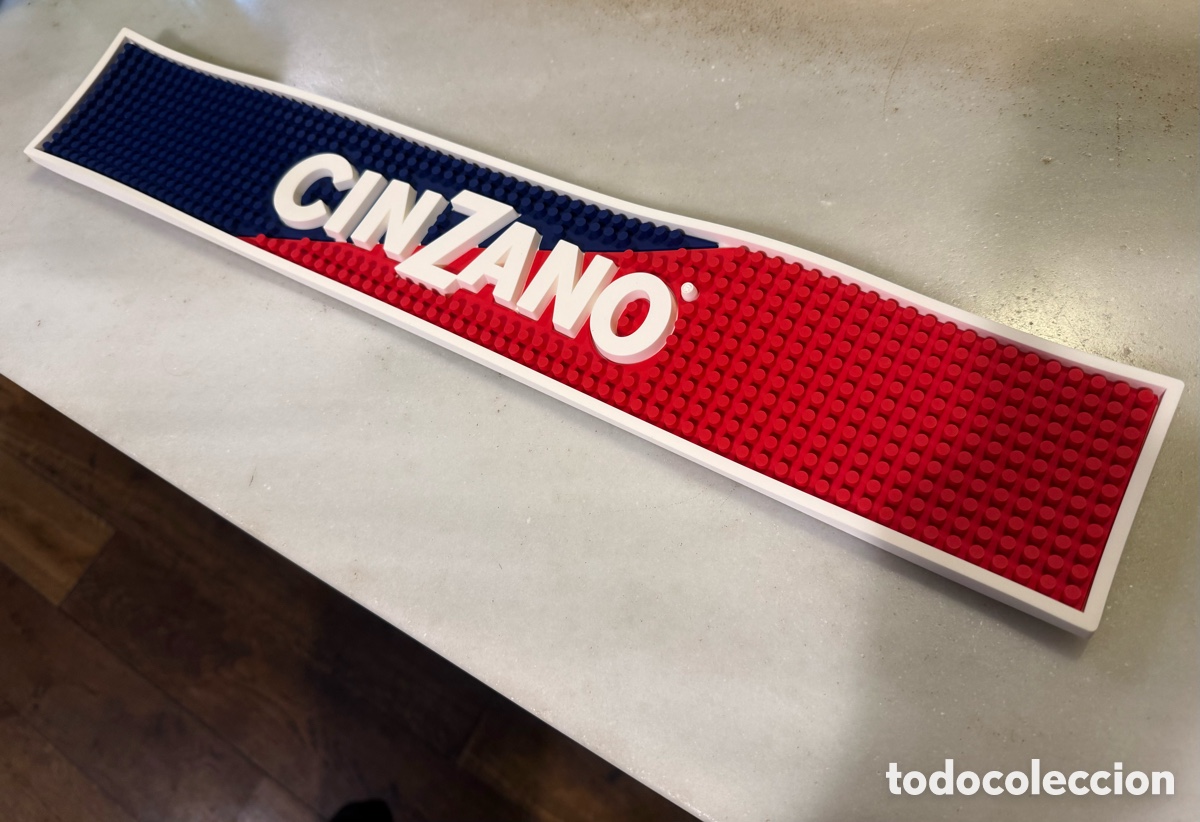 Collection of wines and liquors: Alfombrilla bar PVC marca CINZANO.
