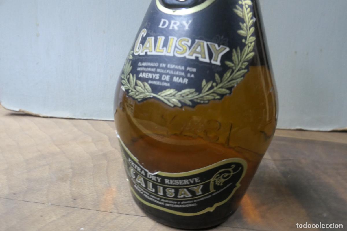 Coleccionismo de vinos y licores: Botella de licor Calisay extra Dry - Foto 7