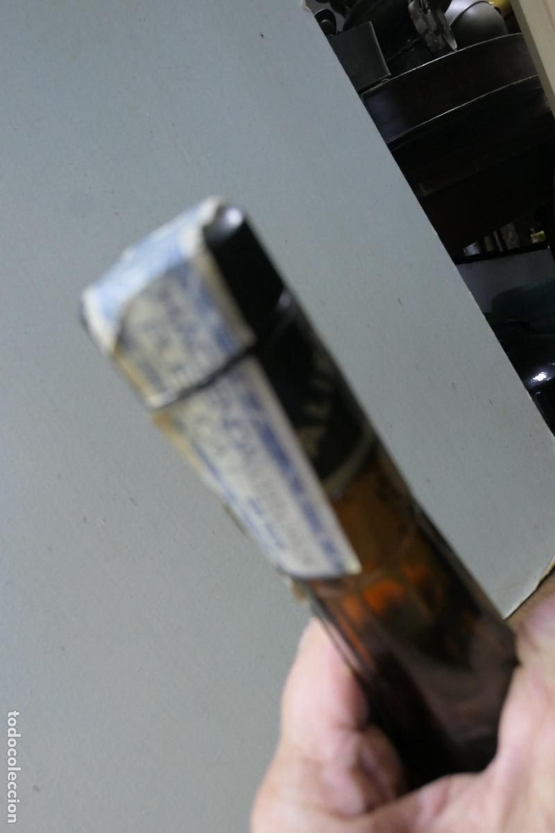 Coleccionismo de vinos y licores: Botella de licor Calisay extra Dry - Foto 10