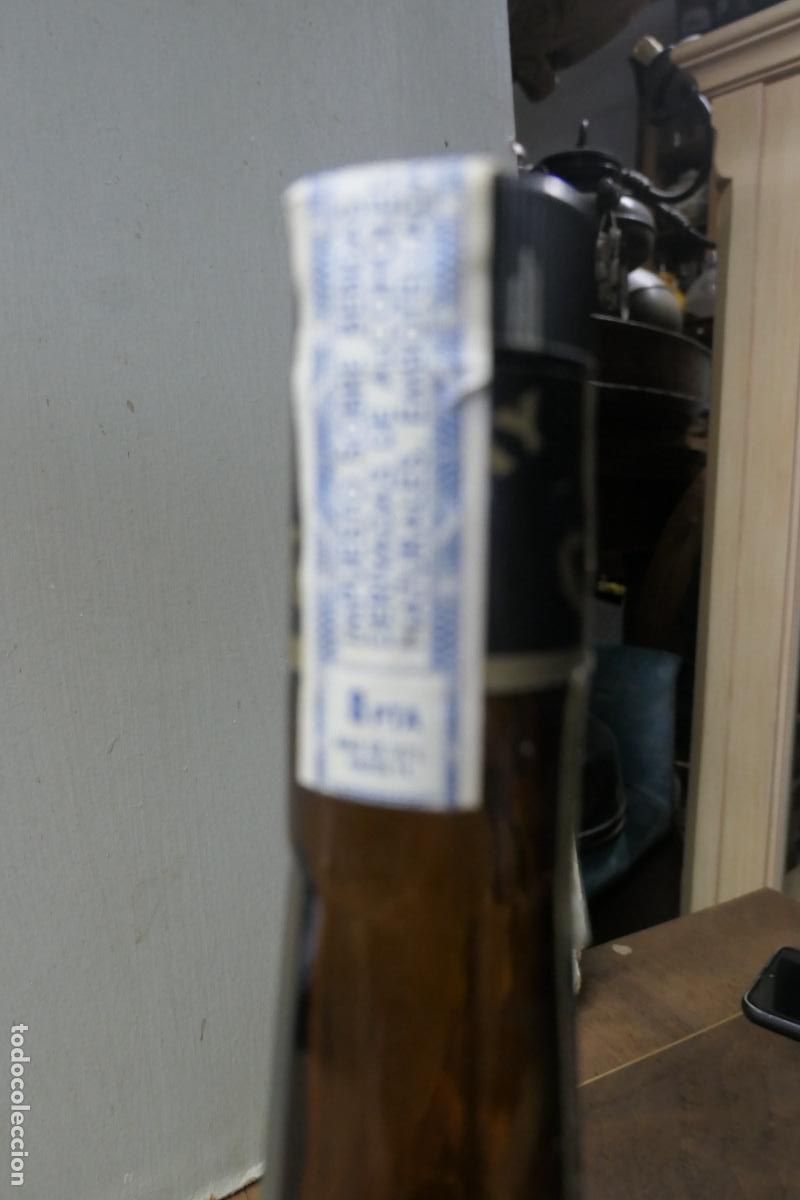 Coleccionismo de vinos y licores: Botella de licor Calisay extra Dry - Foto 13
