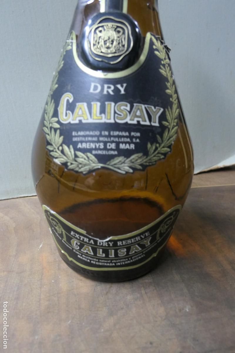 Coleccionismo de vinos y licores: Botella de licor Calisay extra Dry - Foto 15