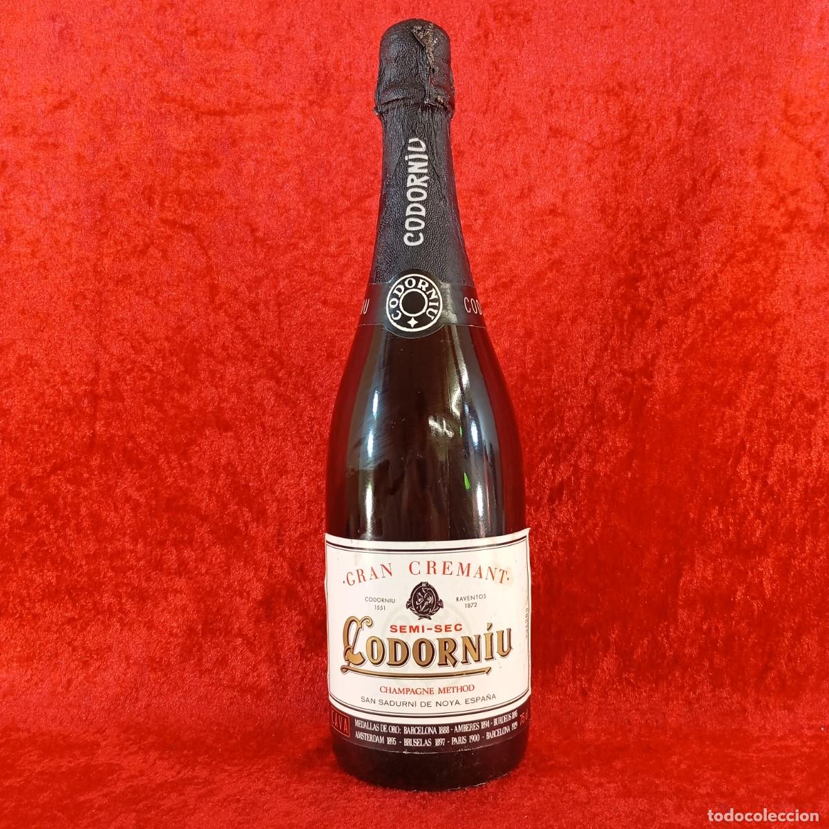 Collection of wines and liquors: BOTELLA - SEMI-SEC CODORN&Iacute;U - GRAN CREMAT - CHAMPAGNE METHOD