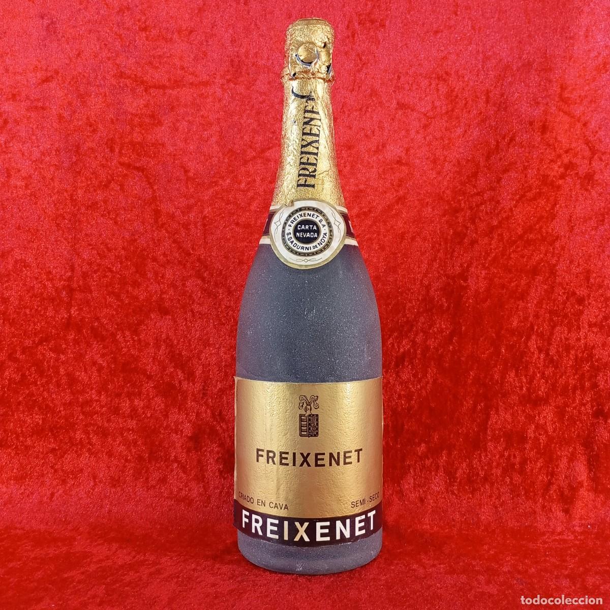 Collection of wines and liquors: BOTELLA - FREIXENET - CARTA NEGAVA - SAN SADURNI DE NOYA - SEMI SECO - CRIADO EN CAVA