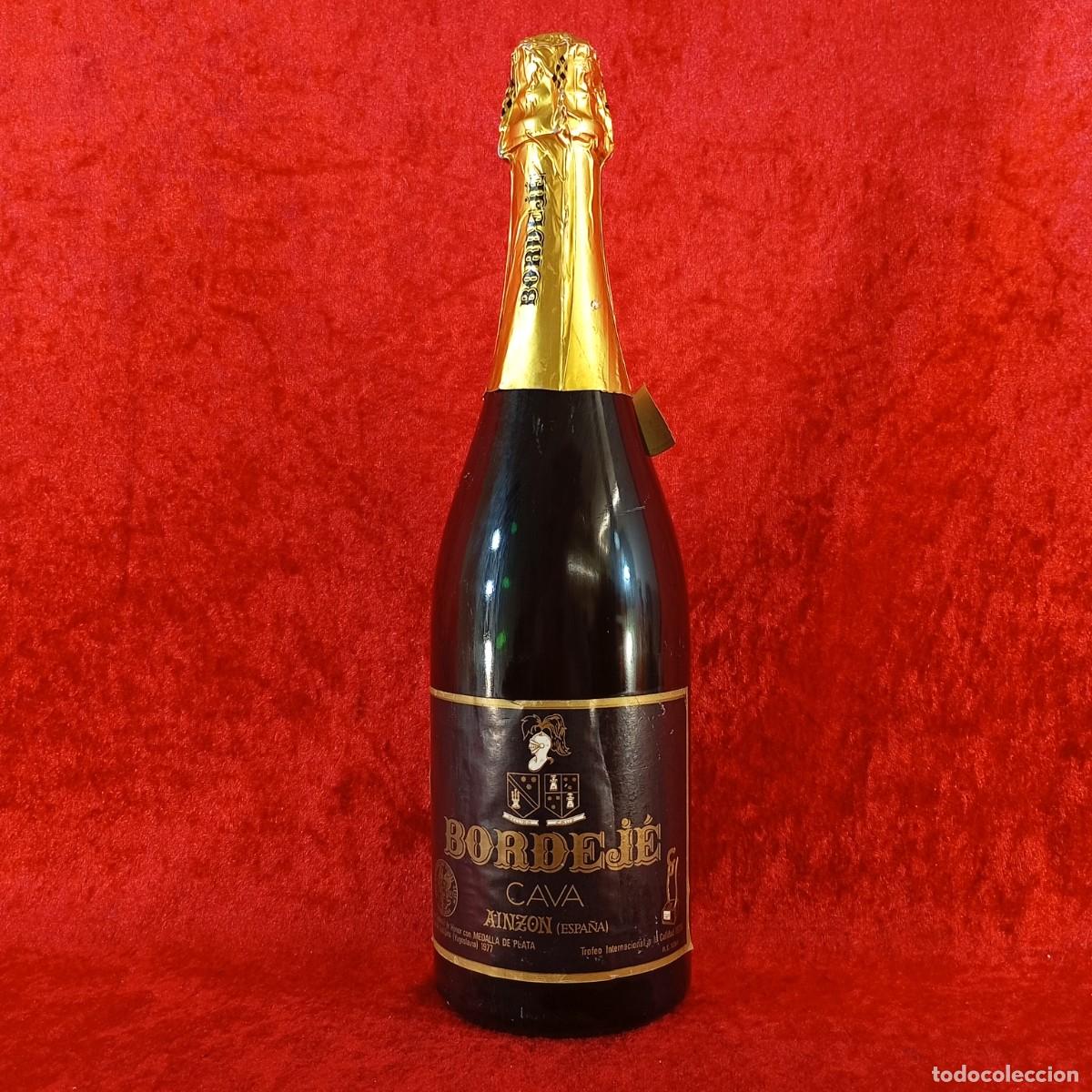 Collection of wines and liquors: BOTELLA - BORDEJ&Eacute; - CAVA - AINZON - ESPA&Ntilde;A - TROFEOS INTERNACIONALES