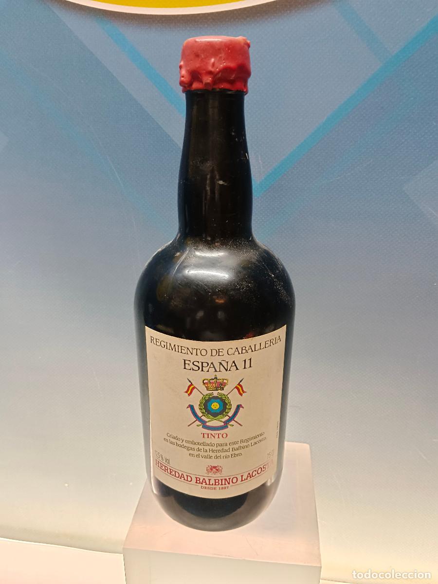 Sammlung von Weinen und Lik&ouml;ren: Botella regimiento de caballeria, Espa&ntilde;a 11, heredad balbino lacosta. 75 cl.