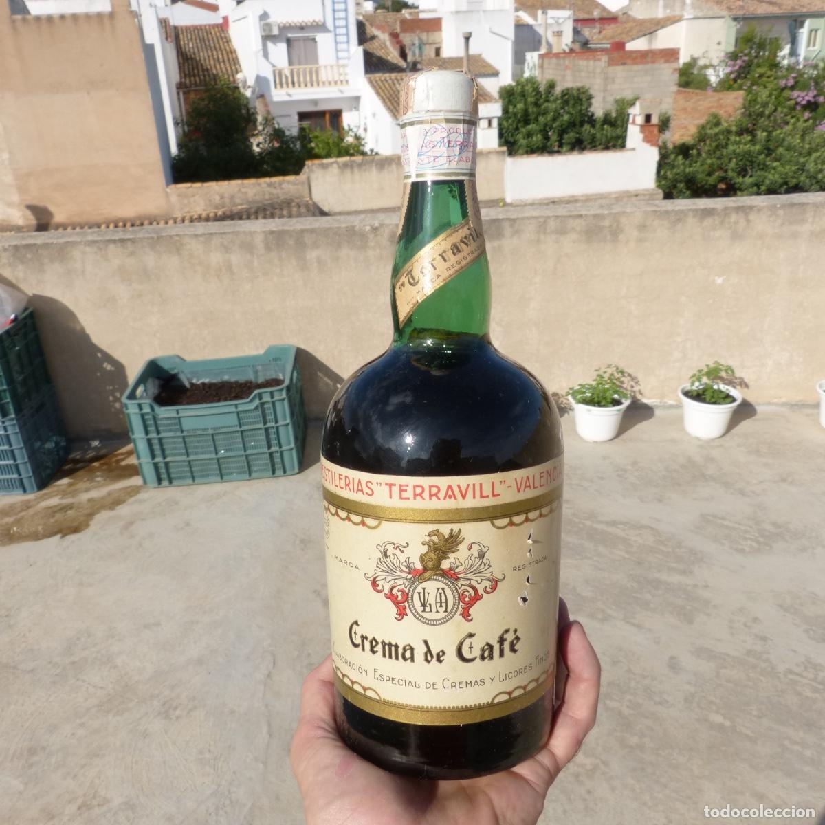 Collezionismo di vini e liquori: Antigua botella de crema de cafe, destilerias terravill , valencia, llena y precintada, 1 lit. 1795g