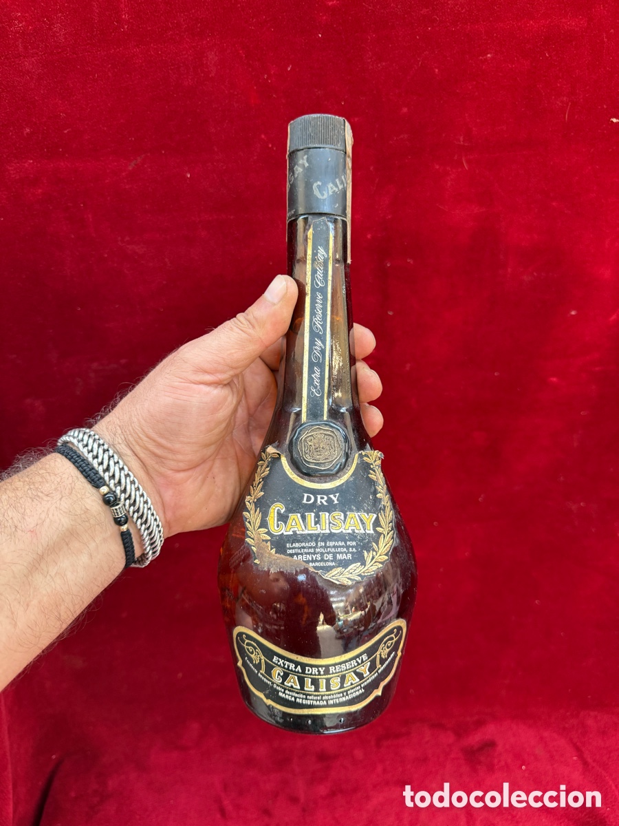 Collection of wines and liquors: Antigua botella de Licor Calisay,Extra Dry Reserve!