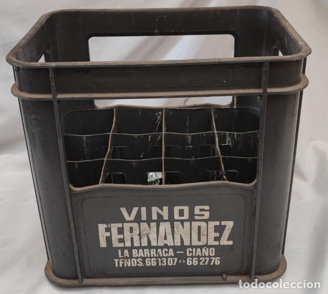 Collectionnisme de vins et liqueurs: ANTIGUA CAJA DE PLASTICO, VINOS FERNANDEZ, LA BARRACA, CIA&Ntilde;O, A&Ntilde;OS 70, 3&ordf;