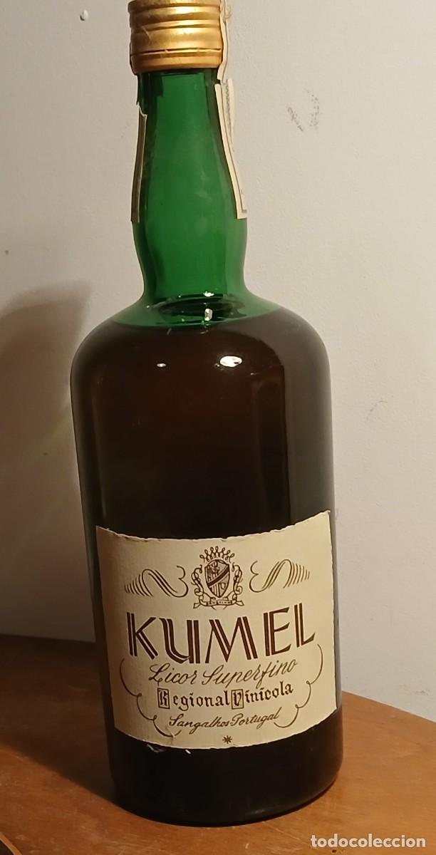 Coleccionismo de vinos y licores: Botella de licor superfino Kumel. Regional Vinicola