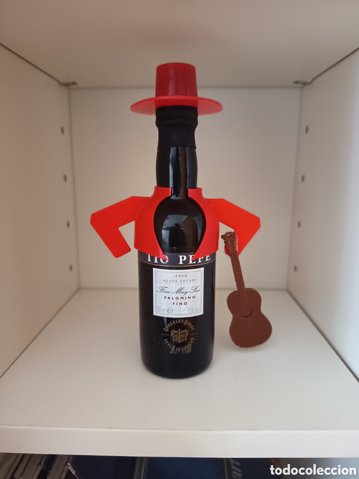 Collection of wines and liquors: Botella miniatura T&iacute;o Pepe, con sombrero y guitarra.