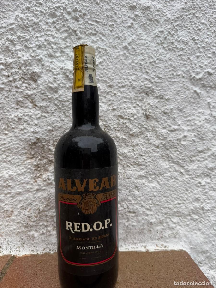Coleccionismo de vinos y licores: Botella antigua Alvear Red O.P. Montilla, precinto garant&iacute;a de origen, sin abrir