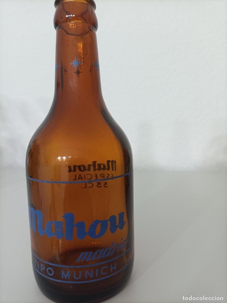 Coleccionismo de vinos y licores: Botella antigua Mahou letras azules