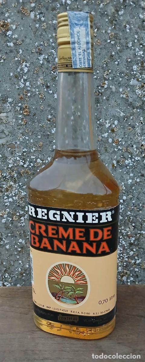 Coleccionismo de vinos y licores: Botella Cremeo de banana Regnier