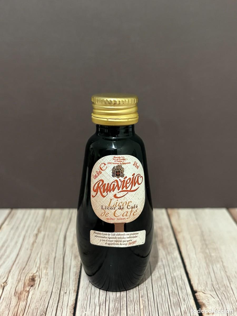 Coleccionismo de vinos y licores: BOTELL&Iacute;N DE LICOR DE CAF&Eacute; RUAVIEJA. DESTILER&Iacute;AS RUAVIEJA, SANTIAGO DE COMPOSTELA.