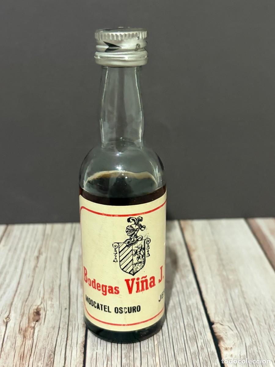 Coleccionismo de vinos y licores: BOTELL&Iacute;N DE VINO MOSCATEL OSCURO. BODEGAS VI&Ntilde;A J.