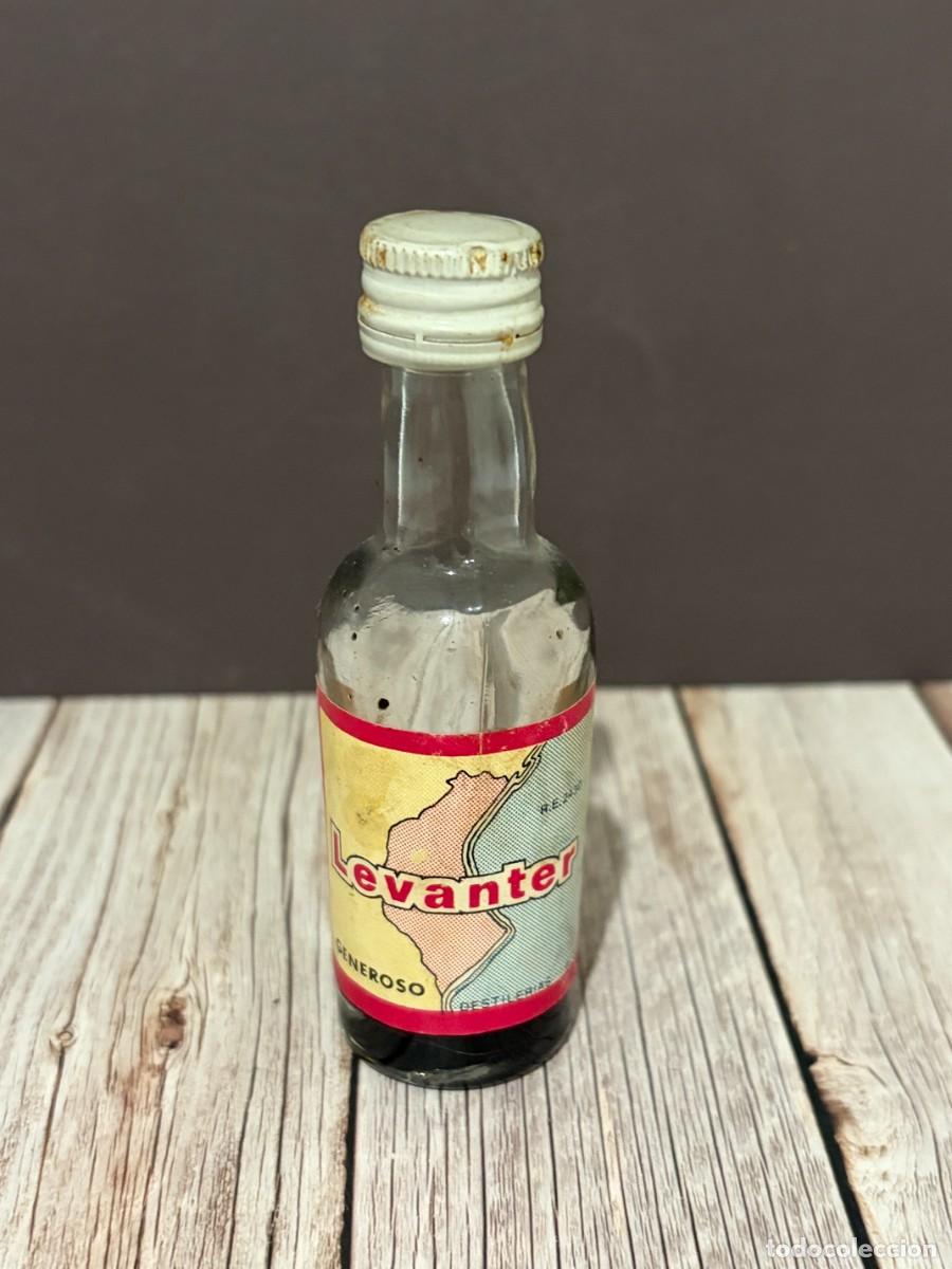 Coleccionismo de vinos y licores: BOTELL&Iacute;N DE VINO GENEROSO LEVANTER.