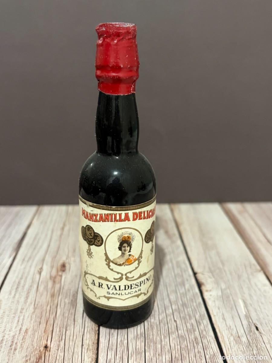 Coleccionismo de vinos y licores: BOTELLA ANTIGUA DE MANZANILLA DELICIOSA A. R. VALDESPINO SANL&Uacute;CAR DE BARRAMEDA.