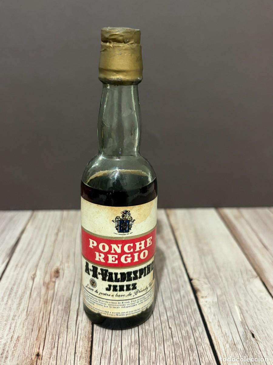 Coleccionismo de vinos y licores: BOTELLA ANTIGUA DE PONCHE REGIO A. R. VALDESPINO JEREZ. LICOR DE PONCHE A BASE DE BRANDY.