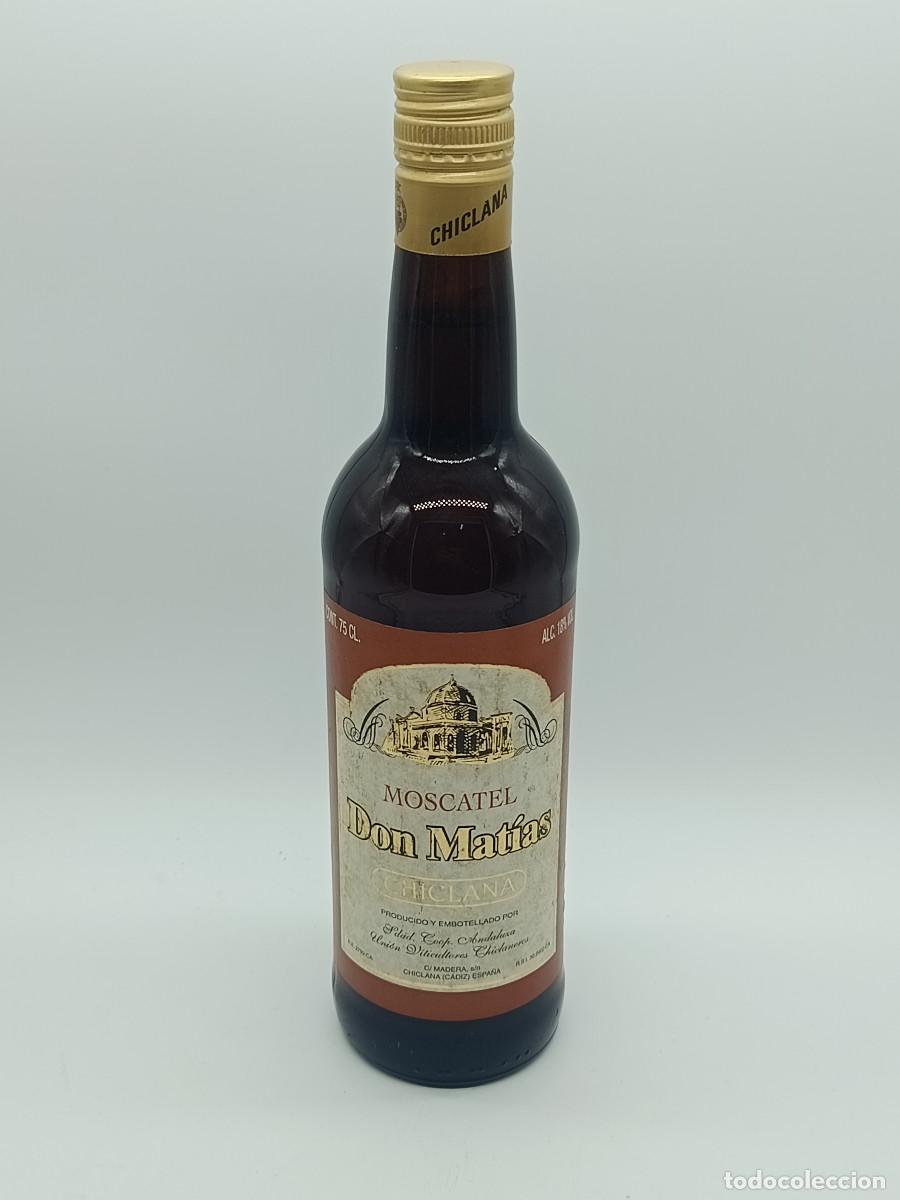 Coleccionismo de vinos y licores: BOTELLA MOSCATEL DON MATIAS. CHICLANA. 75CL. PRECINTADA.