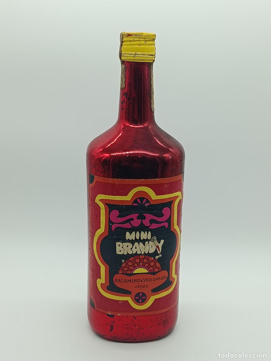 Coleccionismo de vinos y licores: CURIOSA Y RARA BOTELLA MINI BRANDY PALOMINO VERGARA JEREZ. NUNCA ABIERTA. 75CL.