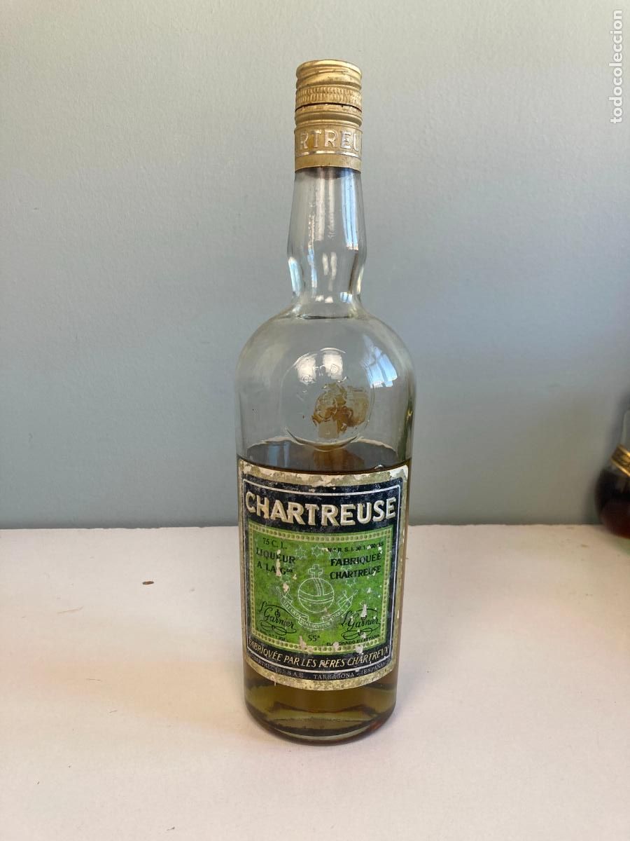 Coleccionismo de vinos y licores: ANTIGUA BOTELLA DE CHARTREUSE - TARRAGONA - ABIERTA, VER FOTOS