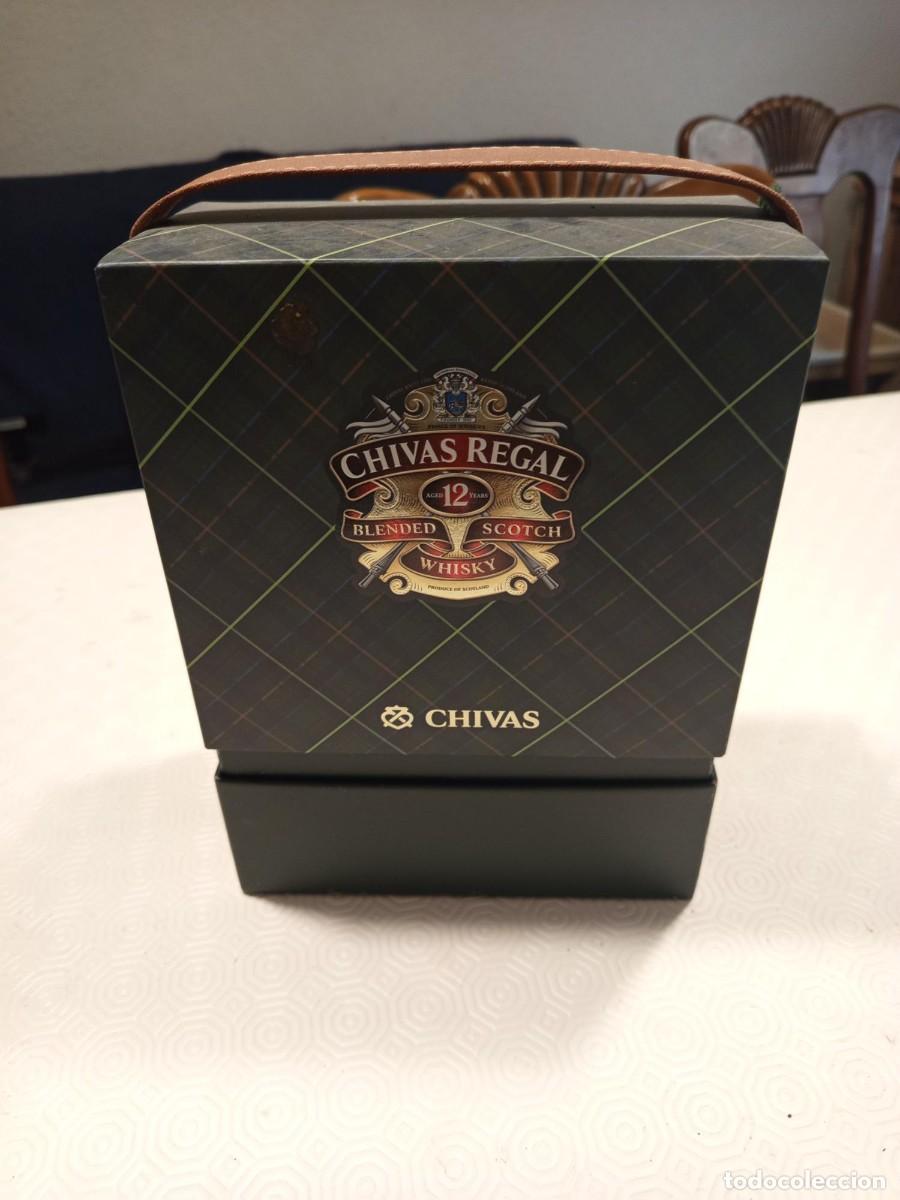 Coleccionismo de vinos y licores: Estuche Whisky Chivas Regal 12 A&ntilde;os Estuche y 2 Vasos Exclusivos