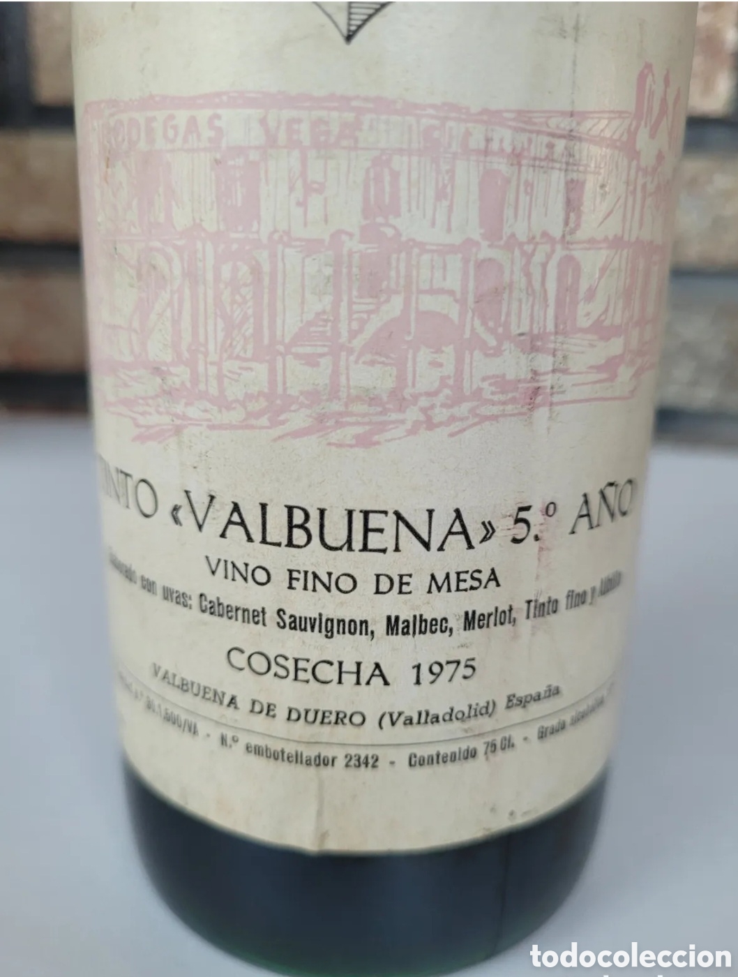 Coleccionismo de vinos y licores: Botella tinto valbuena 5&deg; a&ntilde;o cosecha 1975